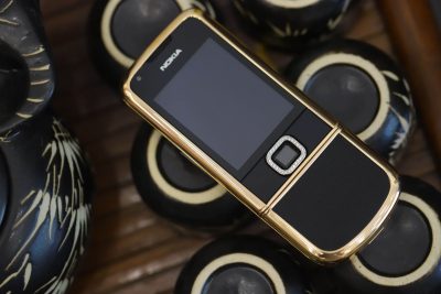 Nokia 8800E Rose Gold điểm đá (da đen) phiên bản rồng