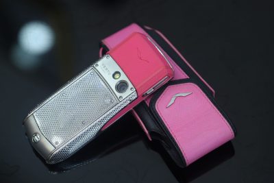 Điện thoại Vertu Ascent Ti Neon Pink chính hãng
