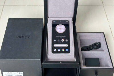 Vertu Meta 2 Diamond gold Lưng bọc da cá đính kim