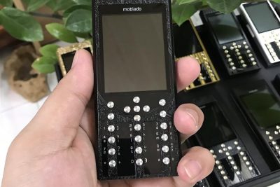 Điện thoại Mobiado Russia màu đen