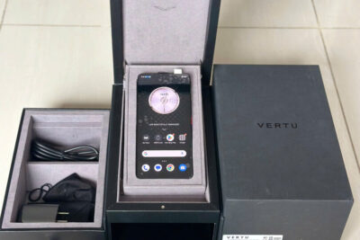 Điện thoại METAVERTU 2 màu cam đẹp 99% chính hãng fullbox