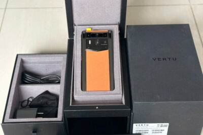 Điện thoại METAVERTU 2 màu cam đẹp 99% chính hãng fullbox