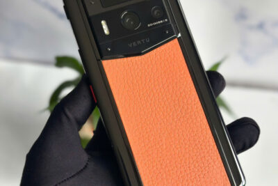 Điện thoại METAVERTU 2 màu cam đẹp 99% chính hãng fullbox