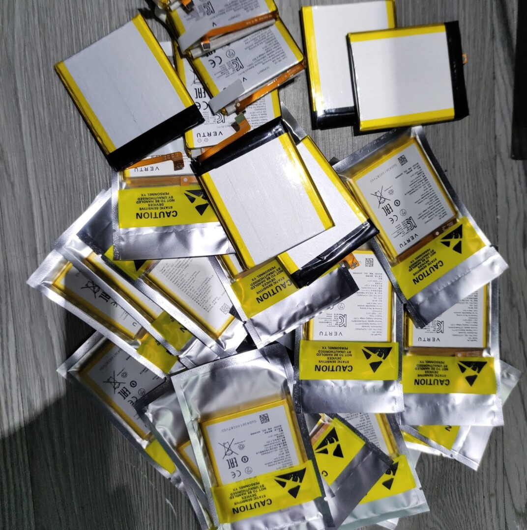 Pin Vertu