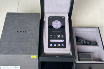 Điện thoại METAVERTU 2 lưng bọc da rắn vàng đẹp 99% fullbox