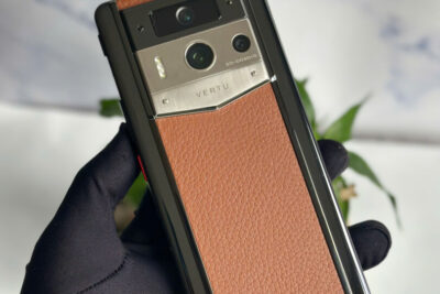 Điện thoại METAVERTU 2 Generation da bê nâu 99%