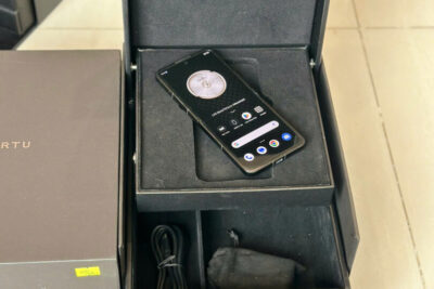 Điện Thoại Vertu Iron Flip Da Cá Sấu Viền Gold 99%