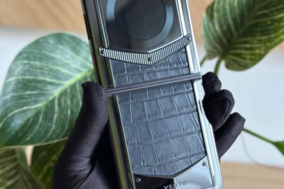 Điện Thoại Vertu Iron Flip Black Alligator Lưng Bọc Da Cá Sấu Zin Hãng