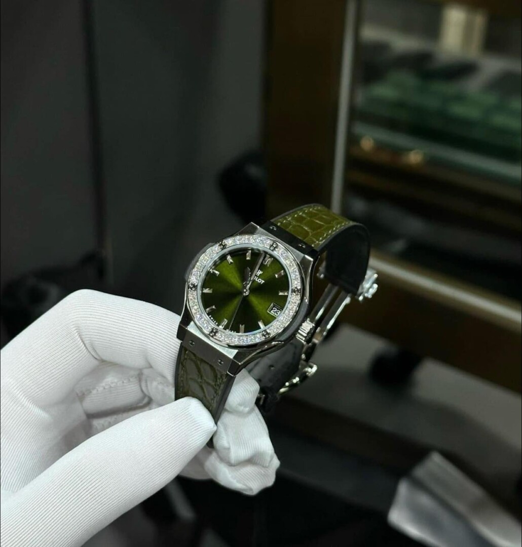 Đồng Hồ Hublot Classic Fusion Green Benzel Custom Diamonds 33mm 4