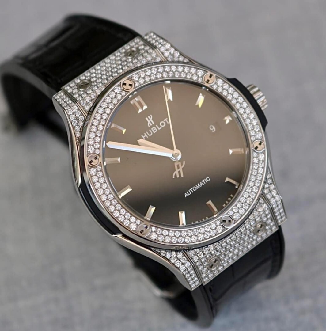 Đồng Hồ Hublot Classic Fusion Titanium Diamonds 38mm 3