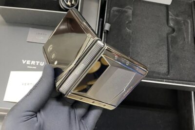 Điện Thoại Vertu Quantum Flip Cyber Black đẹp 99%
