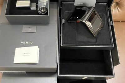 Điện Thoại Vertu Quantum Flip Cyber Black đẹp 99%