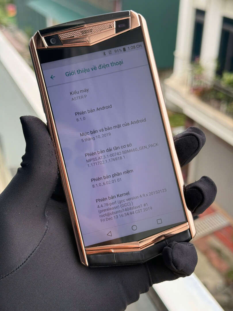 Vertu Aster P Mạ Vàng Da Cá Sấu đen (1)