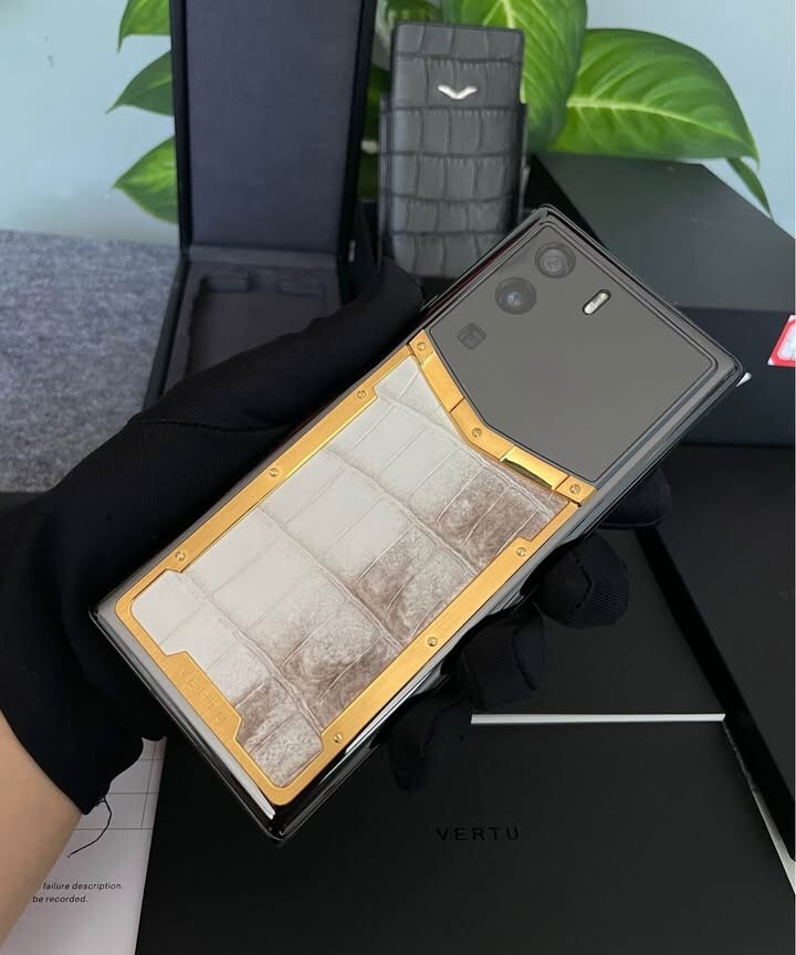Vertu Meta1 Viền Gold – Da Cá Sấu Bạch Tạng