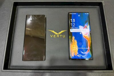 Màn hình Meta Vertu 1 và Metavertu 2