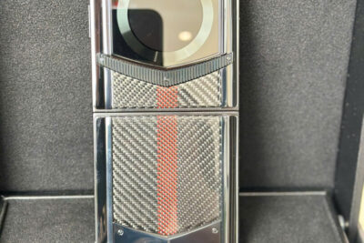 Điện Thoại Vertu Ironflip Carbon Đường Đua – Đẹp 99% Fullbox