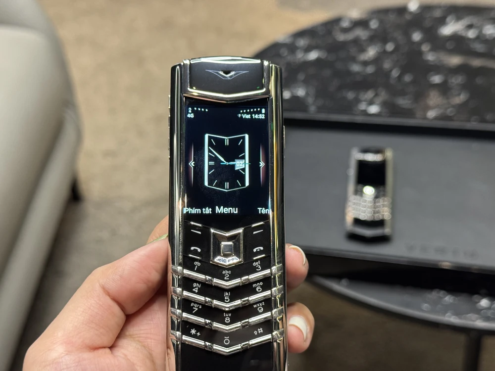 Dien Thoai Vertu 25.jpeg
