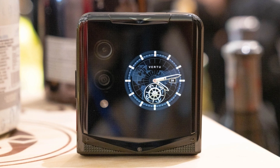 Các mẫu Vertu cảm ứng gập – Biểu tượng công nghệ xa xỉ thời đại mới