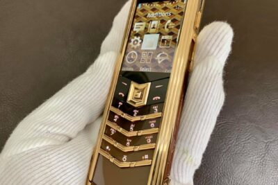 Giá điện thoại Vertu vàng nguyên khối hiện nay bao nhiêu? Cập nhật 2026