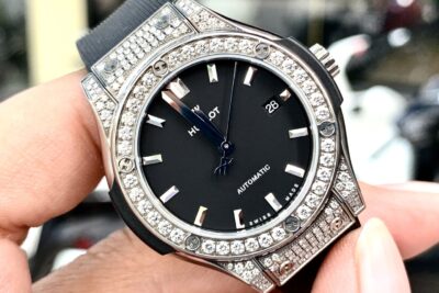 Đồng Hồ Hublot Chính Hãng Giá Bao Nhiêu? Những Yếu Tố Quyết Định Giá Trị Của Hublot