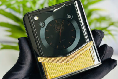 Vertu Iron Flip Gold Carbon Gold 99% Fullbox Trùng IMEI – Điện thoại gập siêu sang với thiết kế Carbon đẳng cấp
