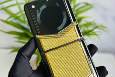 Vertu Iron Flip Gold Carbon Gold 99% Fullbox Trùng IMEI – Điện thoại gập siêu sang với thiết kế Carbon đẳng cấp
