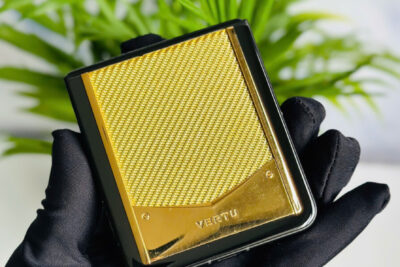 Vertu Iron Flip Gold Carbon Gold 99% Fullbox Trùng IMEI – Điện thoại gập siêu sang với thiết kế Carbon đẳng cấp