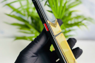 Vertu Iron Flip Gold Carbon Gold 99% Fullbox Trùng IMEI – Điện thoại gập siêu sang với thiết kế Carbon đẳng cấp