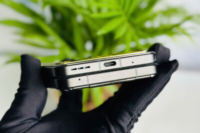 Vertu Iron Flip Gold Carbon Gold 99% Fullbox Trùng IMEI – Điện thoại gập siêu sang với thiết kế Carbon đẳng cấp