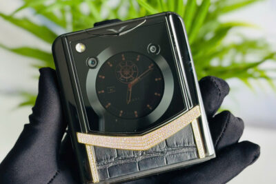Vertu Iron Flip Diamonds Gold Black 99% Fullbox Trùng IMEI – Kiệt tác điện thoại gập xa xỉ dành cho doanh nhân