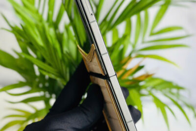 Vertu Iron Flip Diamonds Gold Himalaya 99% Fullbox Trùng IMEI – Biểu tượng điện thoại gập siêu sang dành cho giới tinh hoa