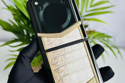 Vertu Iron Flip Diamonds Gold Himalaya 99% Fullbox Trùng IMEI – Biểu tượng điện thoại gập siêu sang dành cho giới tinh hoa